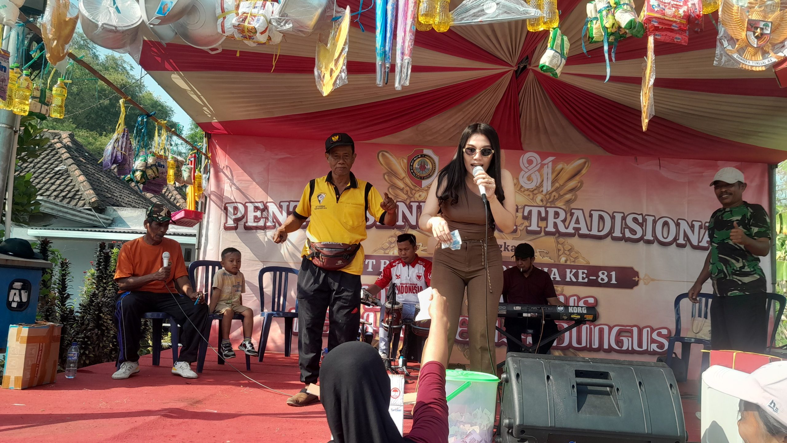 Semarak! Pentas Seni dan Jalan Santai Warnai HUT ke-81 RI di Dusun Dungus Puri Mojokerto