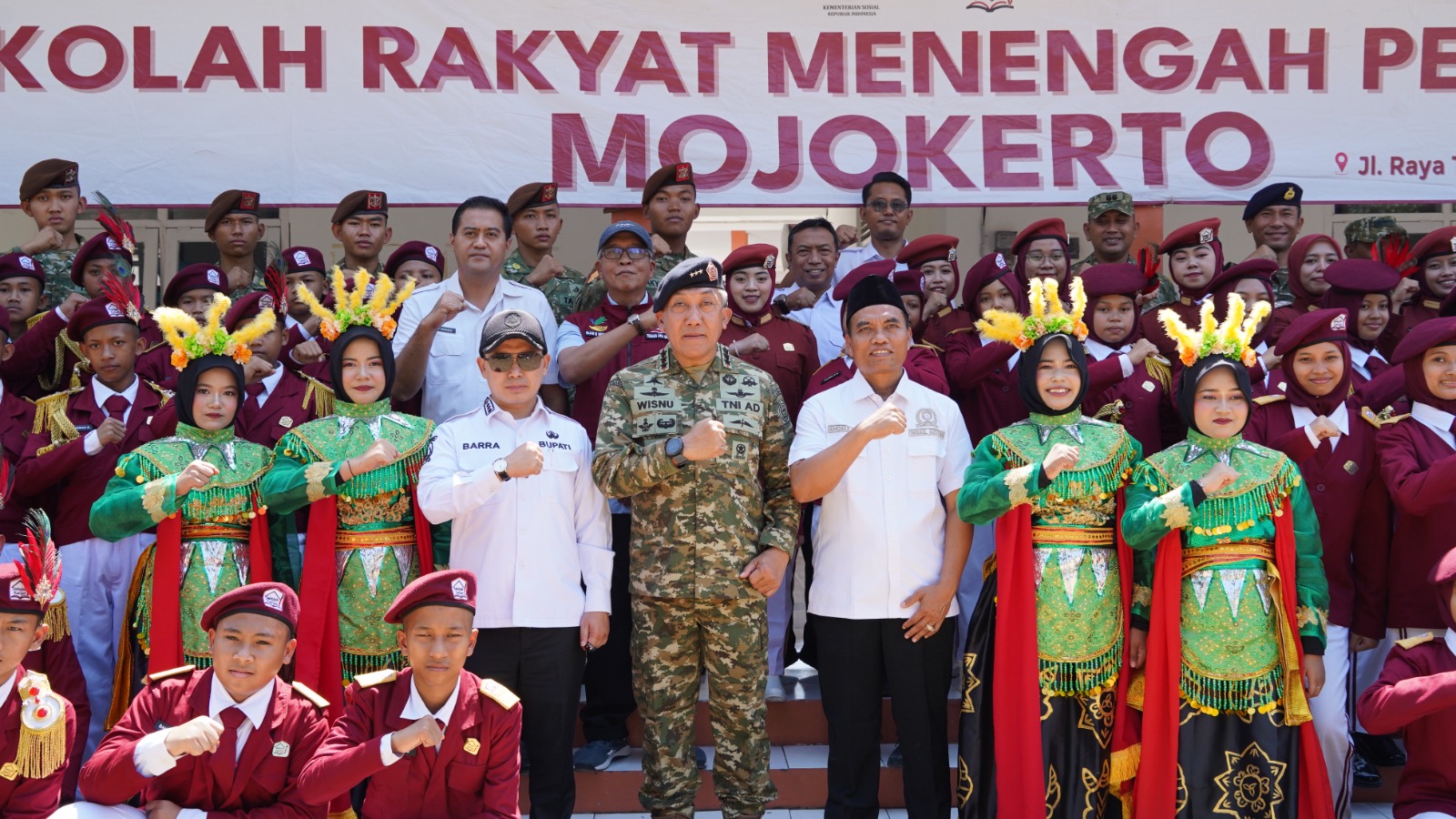 Tanamkan Jiwa Petarung dan Kepemimpinan, Danjen Akademi TNI Tinjau Integratif Bhakti Taruna 2026 di SRMP 15 Mojokerto