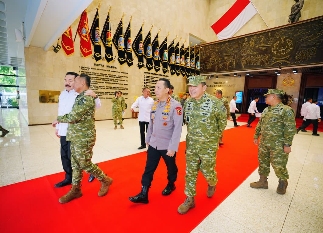 Kapolri Bersama Menko Polkam dan Pimpinan Lembaga Negara Perkuat Kebersamaan di Mabes TNI AL