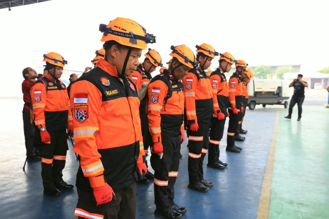 Polri Kembali Kirim Tim SAR dan Bantuan Logistik untuk Percepat Penanganan Gempa NTT