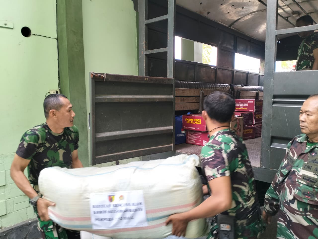 Dari Mojokerto untuk NTT, Kodim 0815 Bersama Pemkab dan Pemkot Kirim Bantuan Kemanusiaan