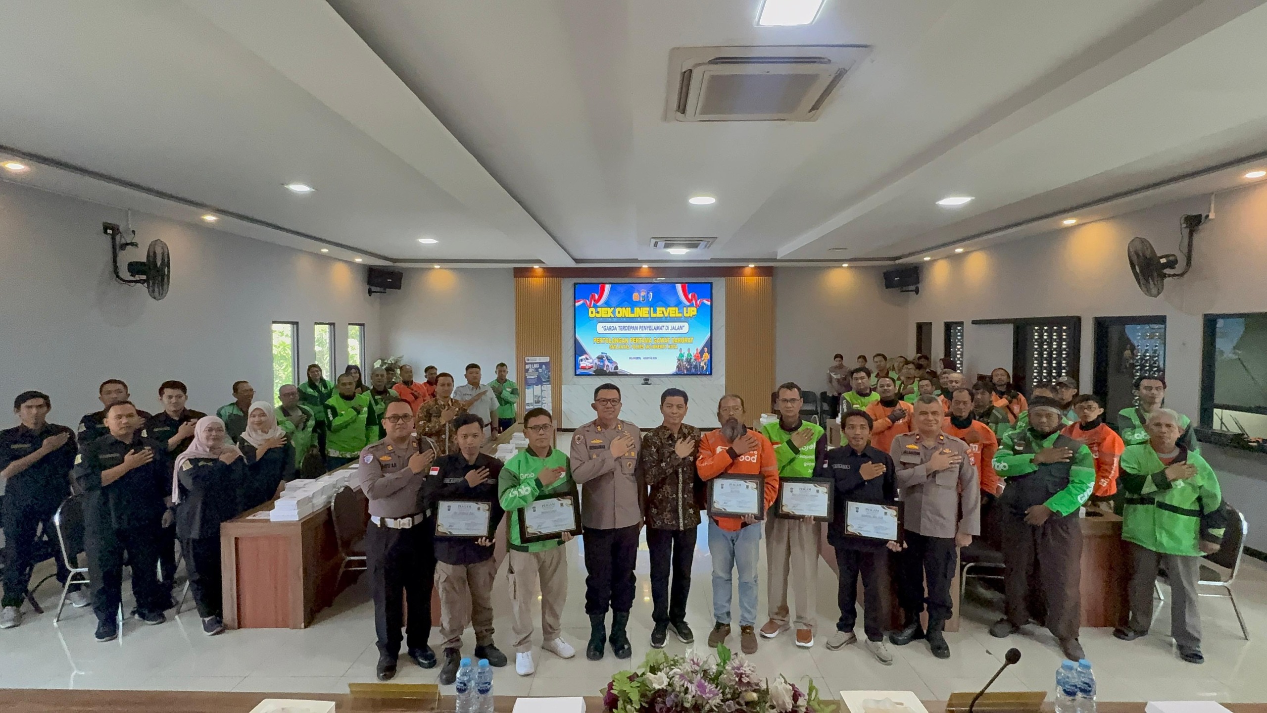 Bekali Ojol PPGD, Polres Mojokerto Kota Perkuat Keselamatan di Jalan