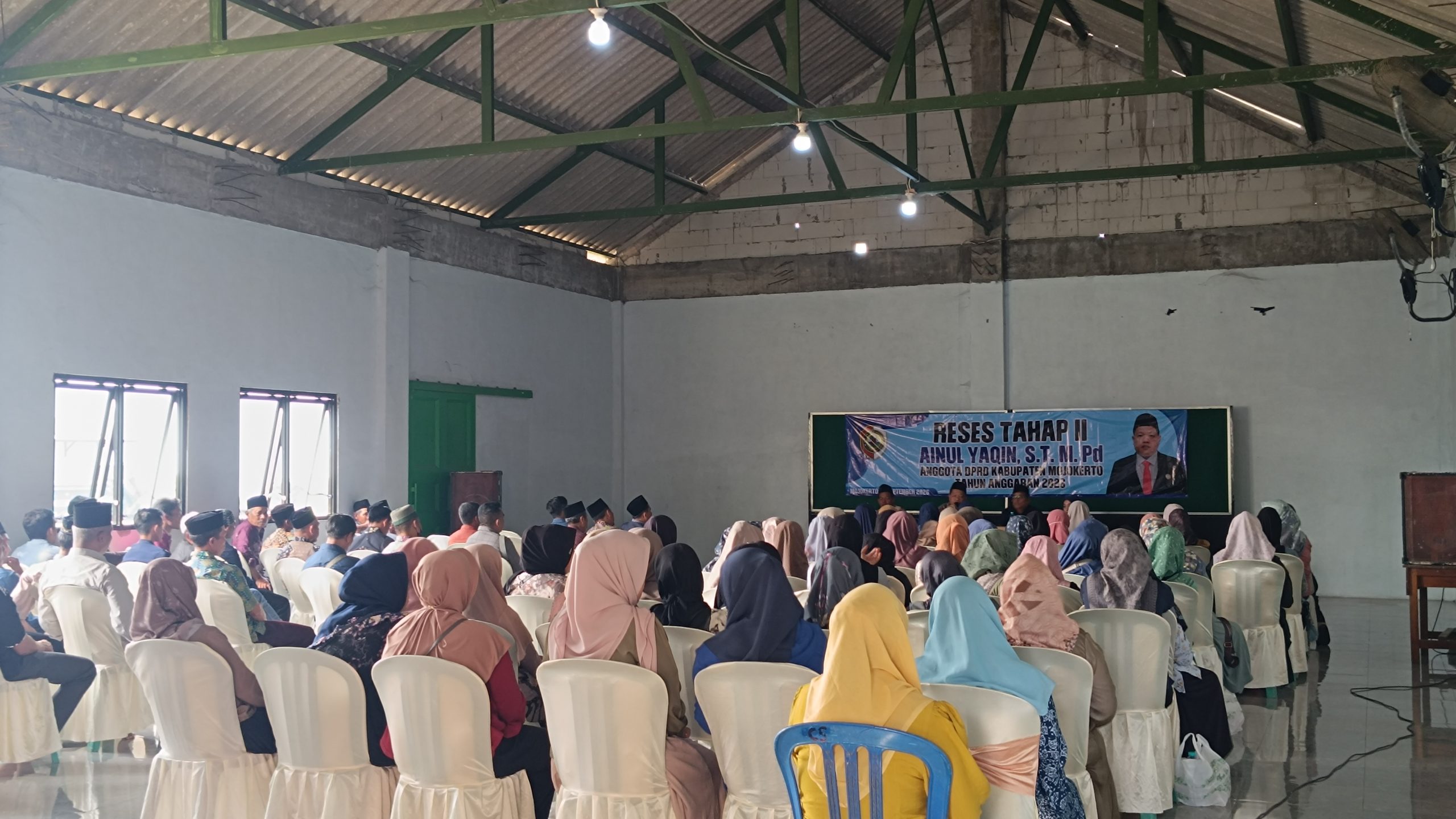 Warga Bendungan Jati Pacet Curhat Langsung ke Dewan, Ainul Yaqin: “Ini Rumah Aspirasi Kita”*