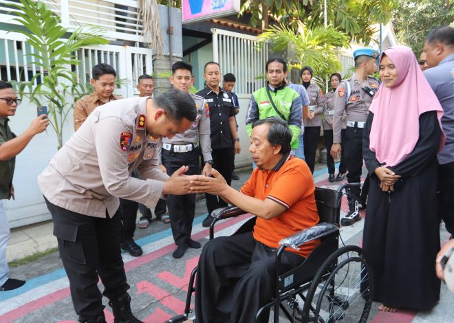 Sentuh Hati! Aksi Cepat Polres Gresik Selamatkan Ekonomi Keluarga Driver Ojol Korban Kecelakaan