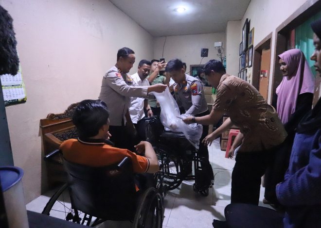 Sentuh Hati! Aksi Cepat Polres Gresik Selamatkan Ekonomi Keluarga Driver Ojol Korban Kecelakaan