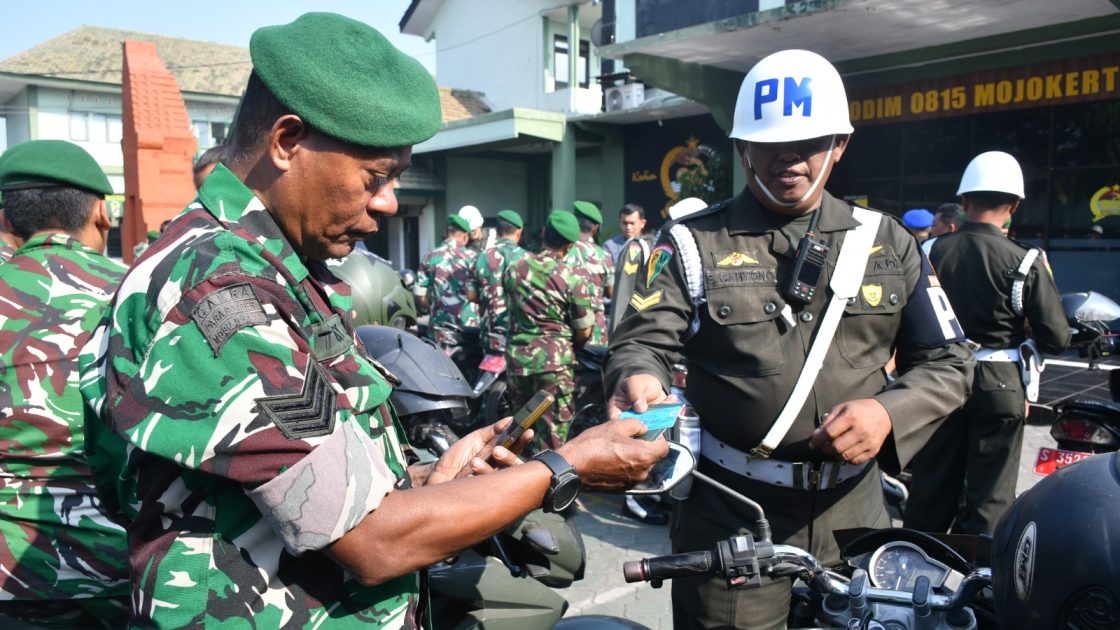 Ops Gaktib di Makodim 0815/Mojokerto , Denpom V/2 Periksa Kendaraan Personel