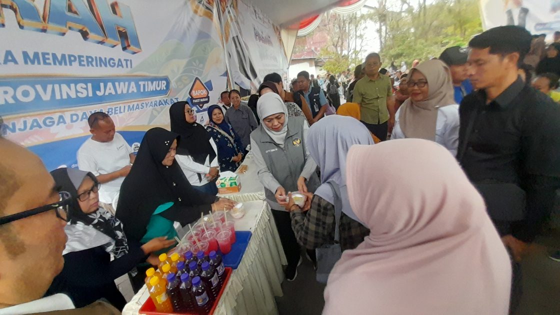 Gubernur Khofifah Gelar Pasar Murah Hari Jadi ke-81 Jatim di Mojokerto, Stabilisasi Harga dan Jaga Daya Beli Masyarakat