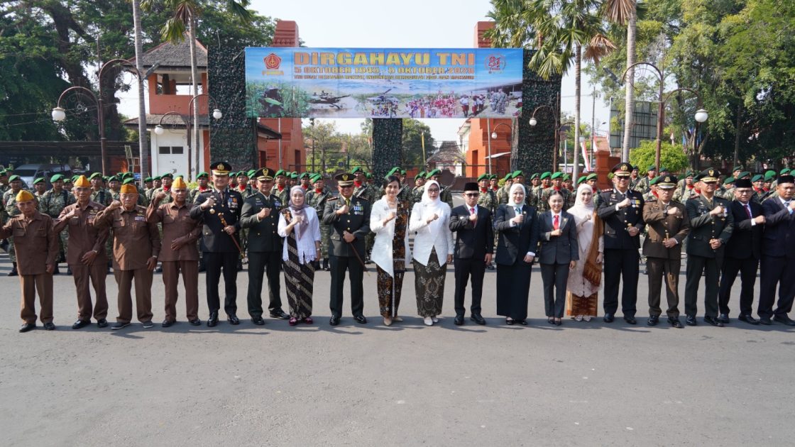 Upacara HUT ke-81 TNI di Mojokerto Teguhkan Semangat TNI Kuat Bersama Rakyat