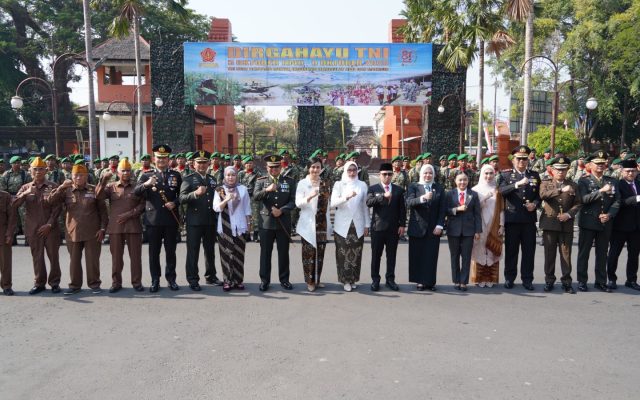 Upacara HUT ke-81 TNI di Mojokerto Teguhkan Semangat TNI Kuat Bersama Rakyat