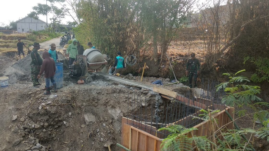 Kodim 0815/Mojokerto Terus Kebut Pembangunan Jembatan Garuda di Payungrejo