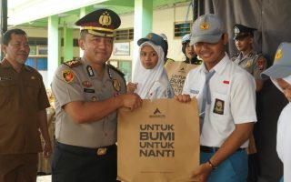 Polres Kediri Masuk Sekolah Bentengi Pelajar dari Bullying dan Bahaya Narkoba