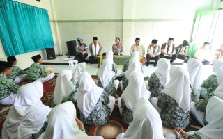 Polisi Peduli Pendidikan: Kapolres Bojonegoro Ajak Santri Al-Fatimah Jauhi Judol dan Bullying