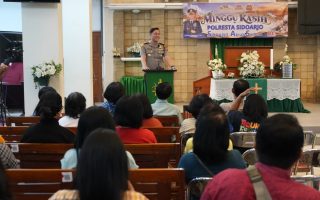 Minggu Kasih Polresta Sidoarjo: Rajut Kehangatan Bersama Jemaat Gereja Demi Kamtibmas Kondusif
