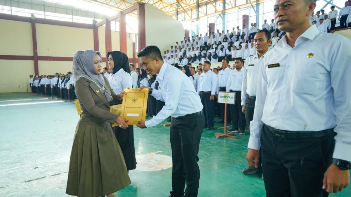 siaran pers penyerahan petikan SK Masa Pengabdian Berlanjut, 1.104 PPPK Paruh Waktu Terima SK Wali Kota