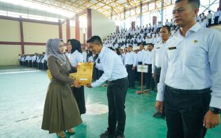 siaran pers penyerahan petikan SK Masa Pengabdian Berlanjut, 1.104 PPPK Paruh Waktu Terima SK Wali Kota
