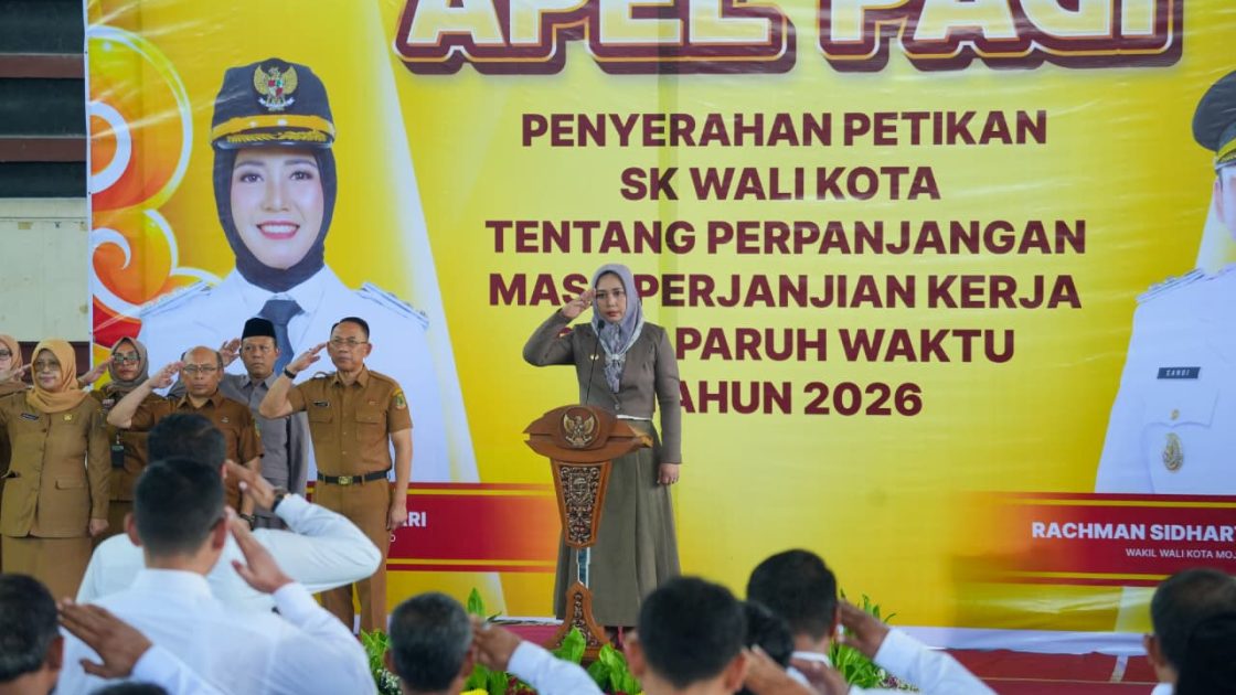 penyerahan petikan SK Masa Pengabdian Berlanjut, 1.104 PPPK Paruh Waktu Terima SK Wali Kota
