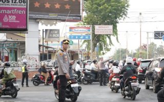 Hadir di Tengah Masyarakat, Kapolres Mojokerto Kota Pimpin Gatur Lalin Pagi