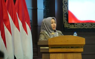 Jawab Pandangan Fraksi, Ning Ita Tegaskan APBD untuk Kesejahteraan Warga