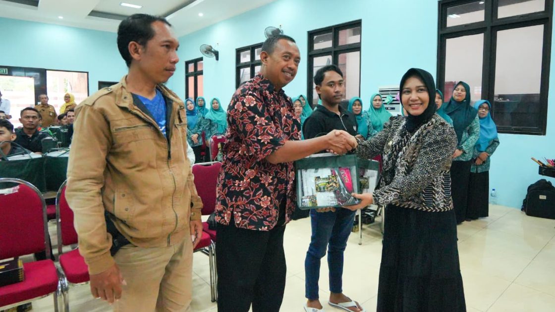 Kelurahan Gunung Gedangan Latih 25 Warga Desil 1–5 Keterampilan Barbershop