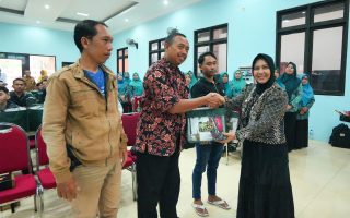 Kelurahan Gunung Gedangan Latih 25 Warga Desil 1–5 Keterampilan Barbershop