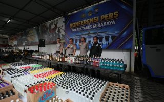 Gelar Operasi KRYD, Polrestabes Surabaya Sita 5.385 Botol Miras Ilegal