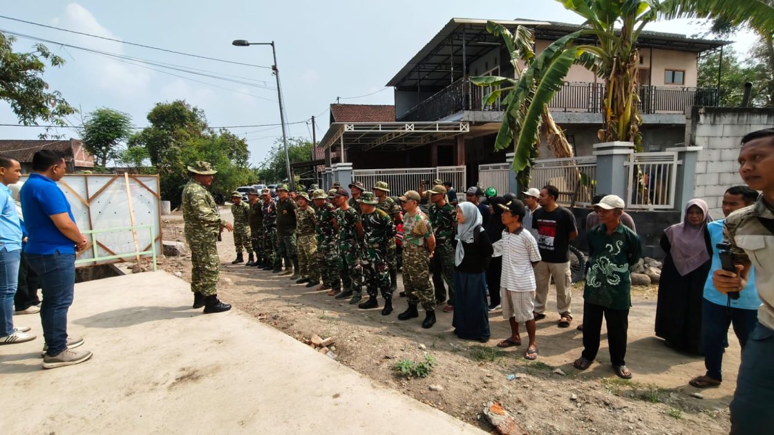 Bersihkan Mushola dan Salurkan Bantuan, Kodim 0815/Mojokerto dan FIF Group Hadirkan Manfaat bagi Masyarakat