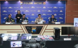 Polda Jatim Ungkap Sindikat Jual Beli Akun Bodong hingga Promosi Judi Online Kamboja